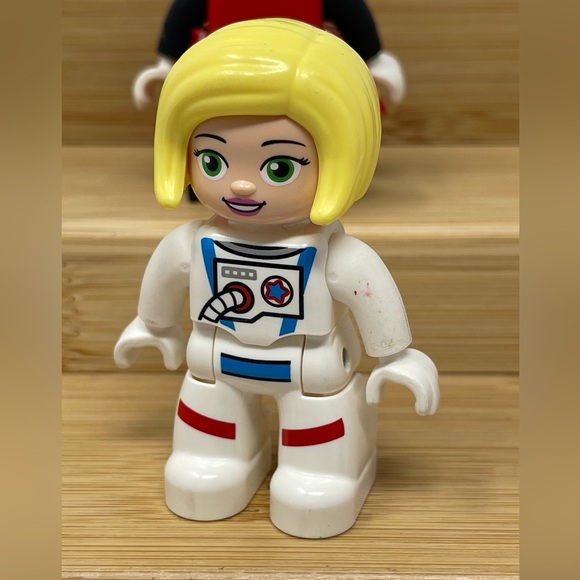 Lego Duplo Mixed Lot of 6 Figures - Minnie Mouse Fireman Astronaut - Picture 6 of 8